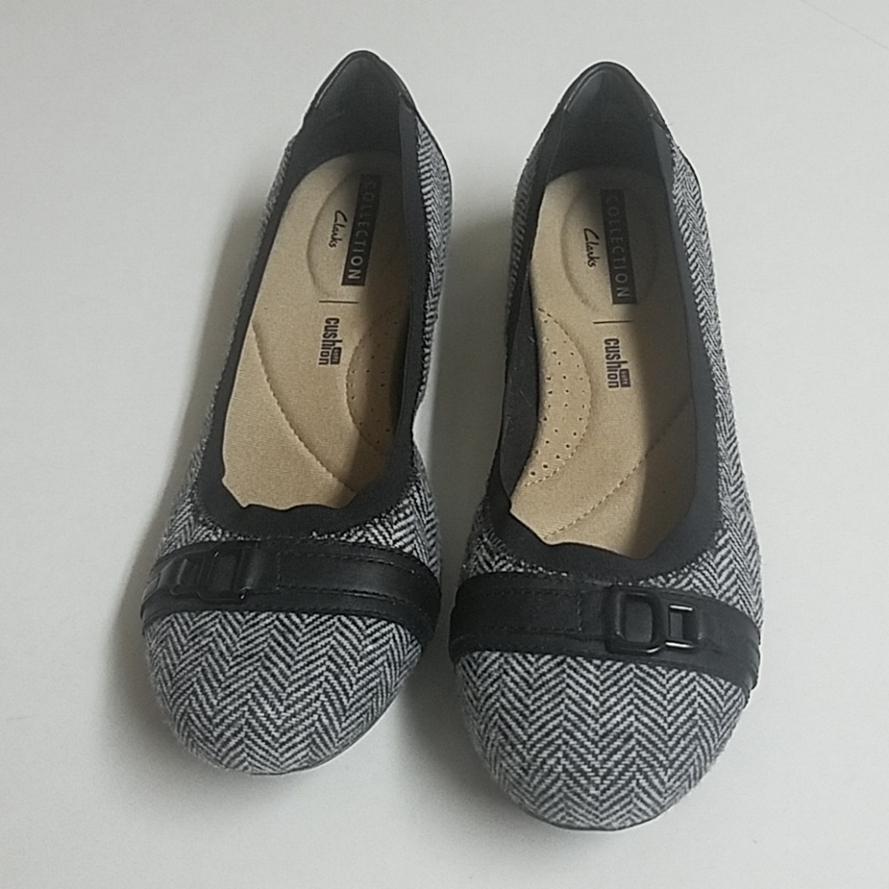 Clark's soft cusion flats